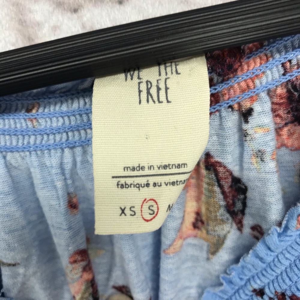 •We The Free• Sam Off Shoulder Floral Blue Top - Picture 3 of 4
